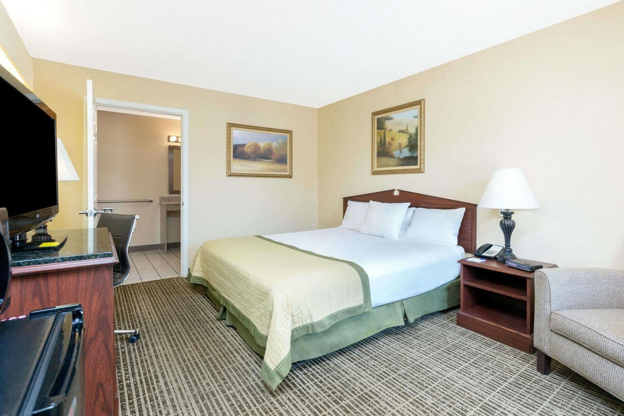 Baymont By Wyndham Easley/greenville 2* Easley